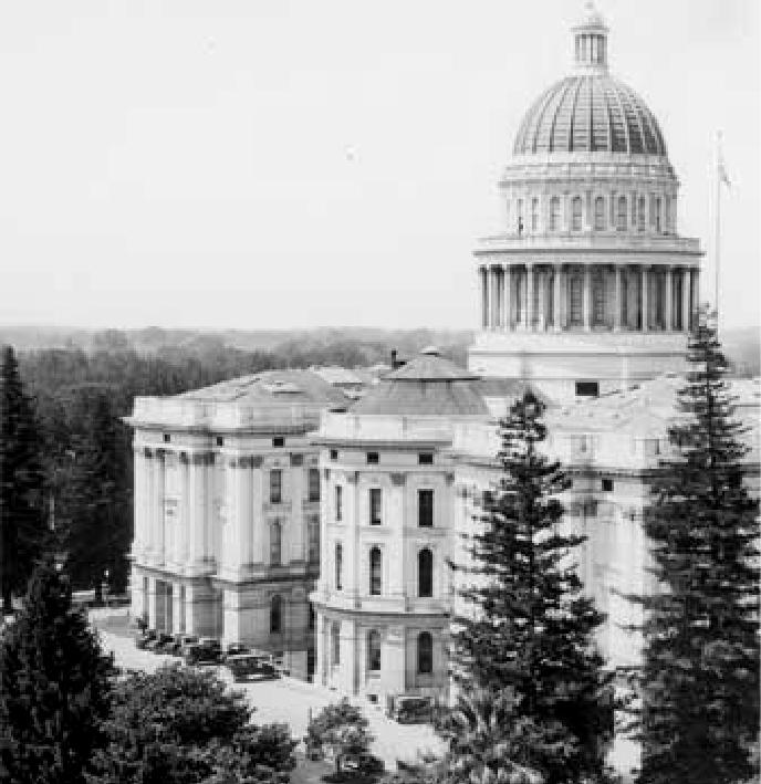 Old photo of the capitol
